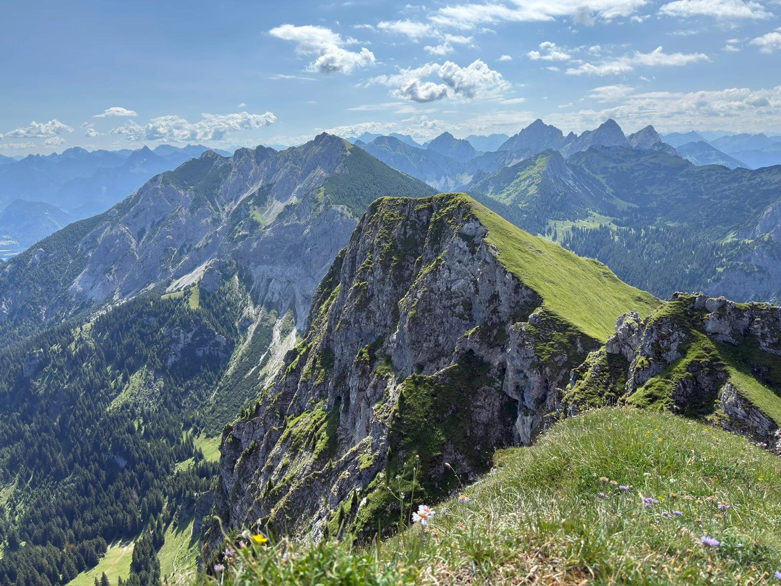 Cresta de montaña en Aggenstein