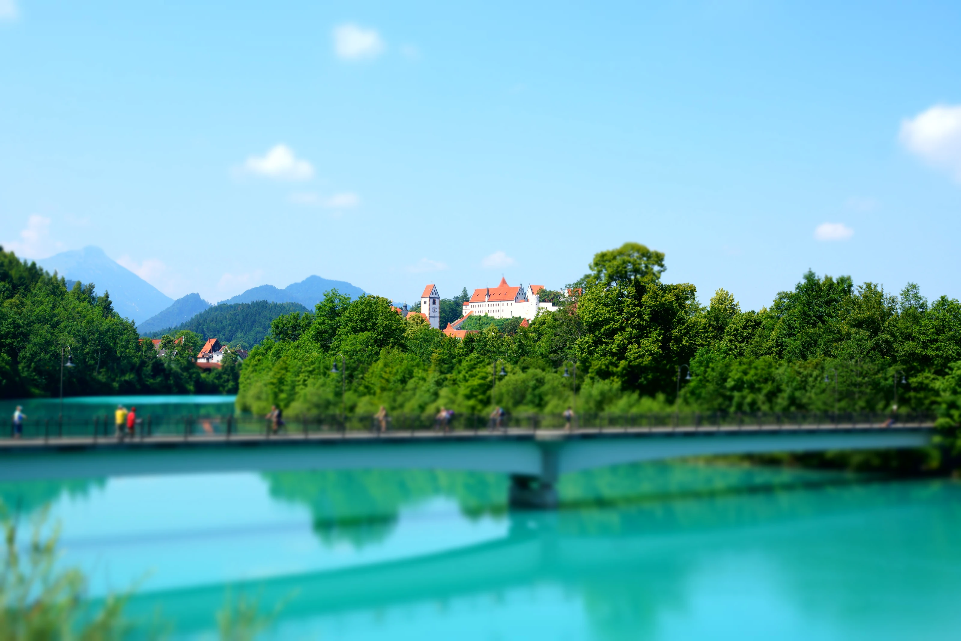 Blick über die Lechbrücke auf die Altstadt von Füssen