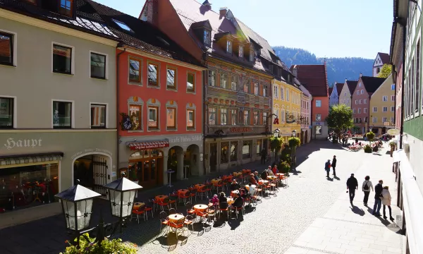 Blick vom Haus auf die Reichenstraße und die Füssener Altstadt